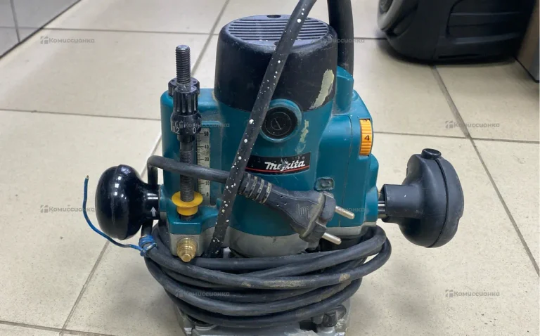 Фрезер Makita RP1110C