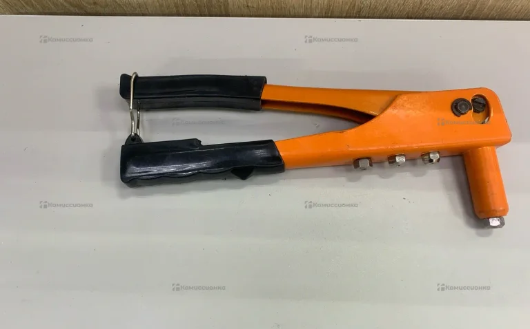 ручной клепальник Sturm