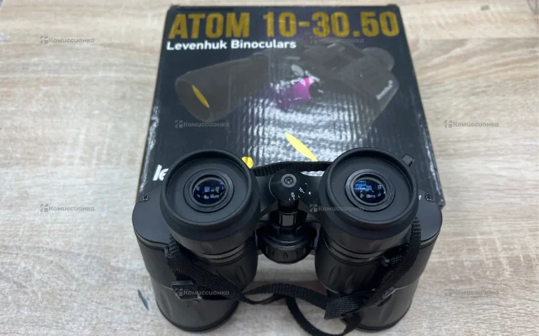 Бинокль Atom 10-30.50