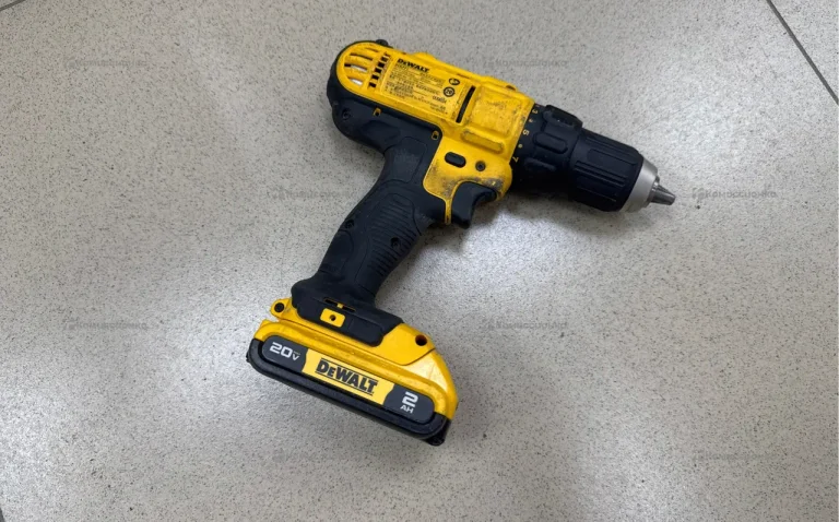 дрель-шуруповерт DeWalt DCD771