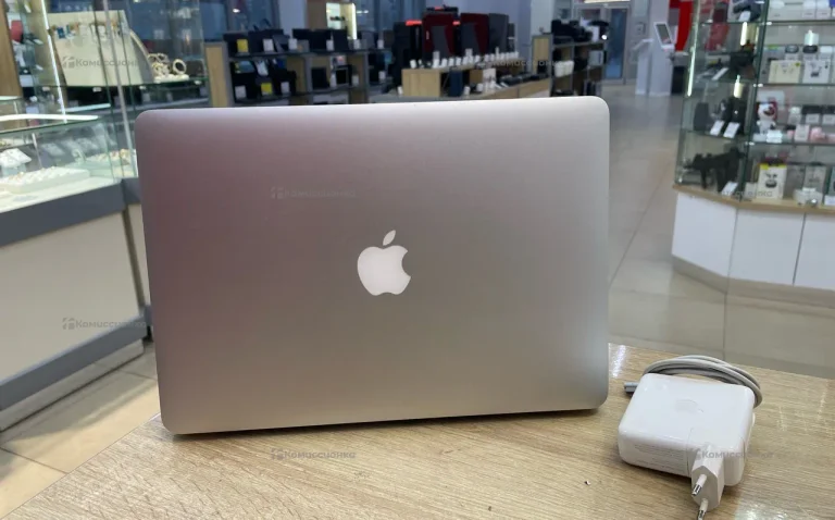 Ноутбук  MacBook Air 2010