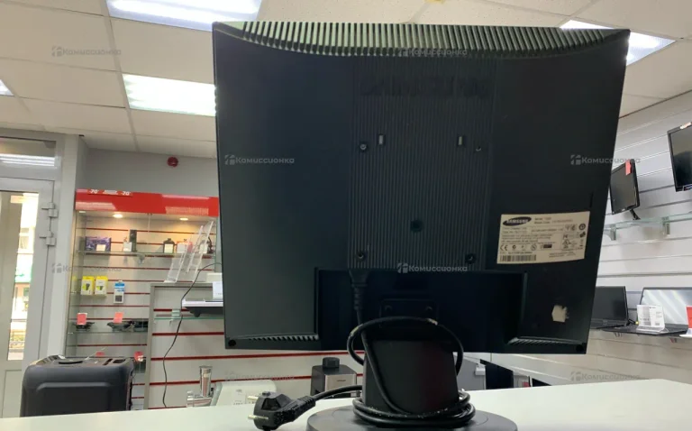 Монитор Samsung SyncMaster 720N