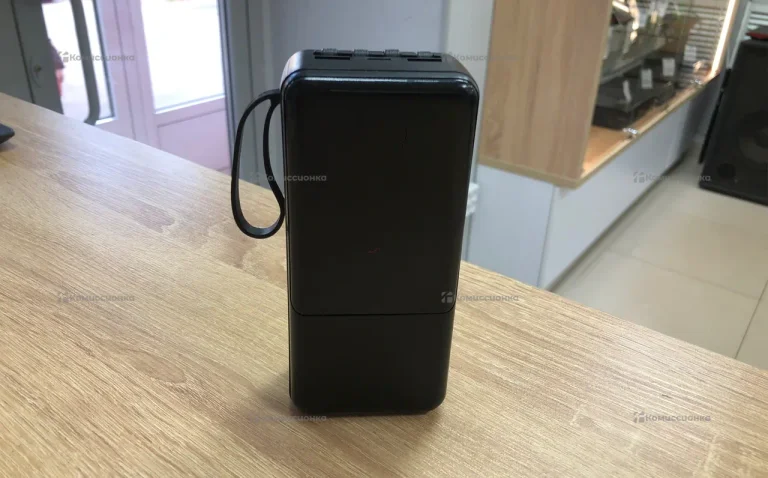 Power Bank  черный со шнурами