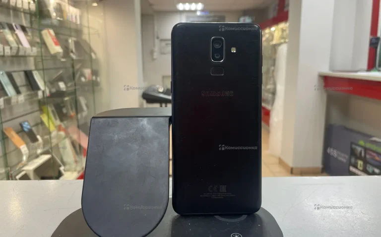 Samsung Galaxy J8 3/32 ГБ