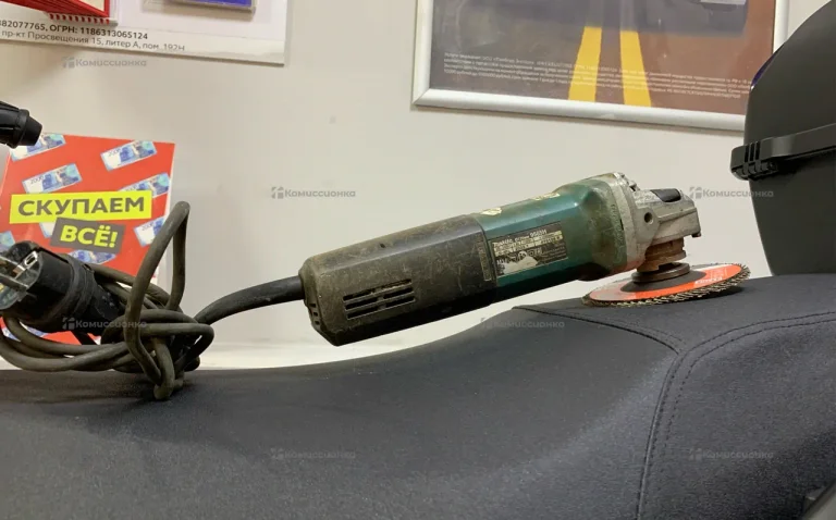 Угловая шлифовальная машина Makita 9565H