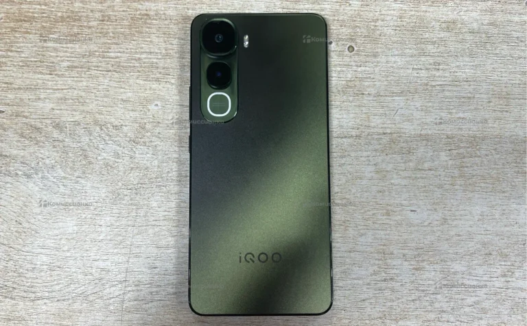 Vivo iQOO Z10 8/128 ГБ