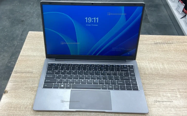 Ноутбук Default string , как новый