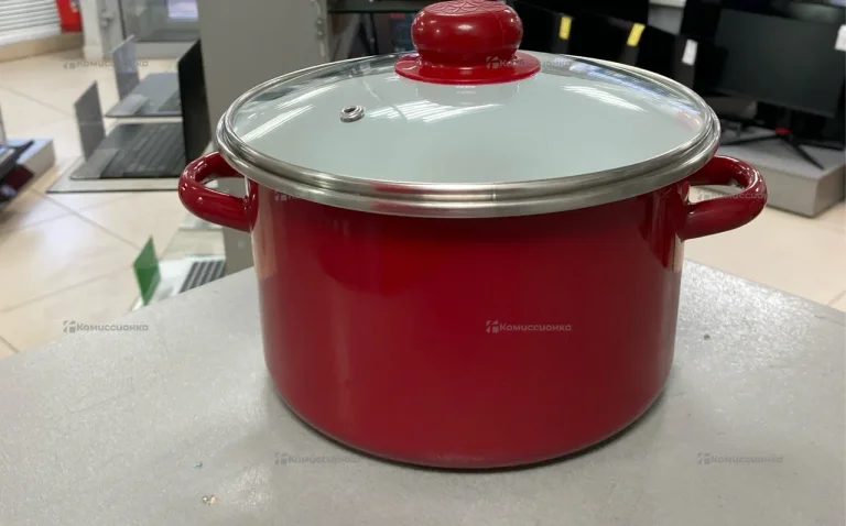 Кастрюля эмалированная красная