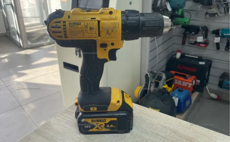 шуруповерт Dewalt DCD771 ks