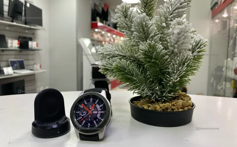 Часы  Samsung Galaxy Watch 8900