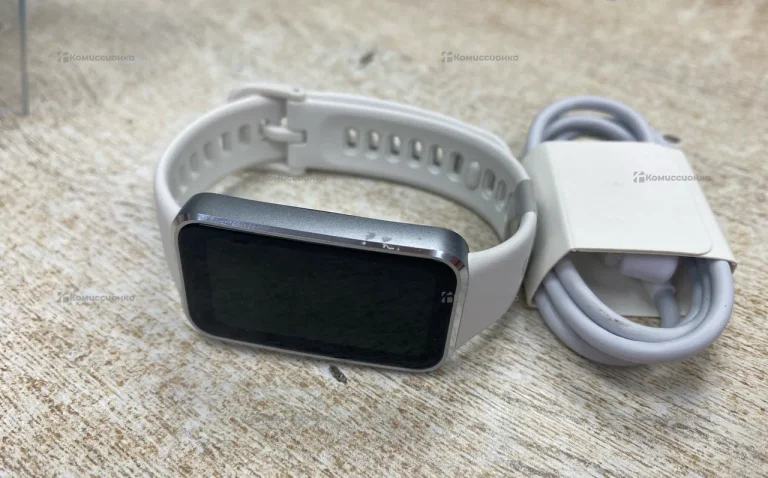 Часы Huawei Band 10