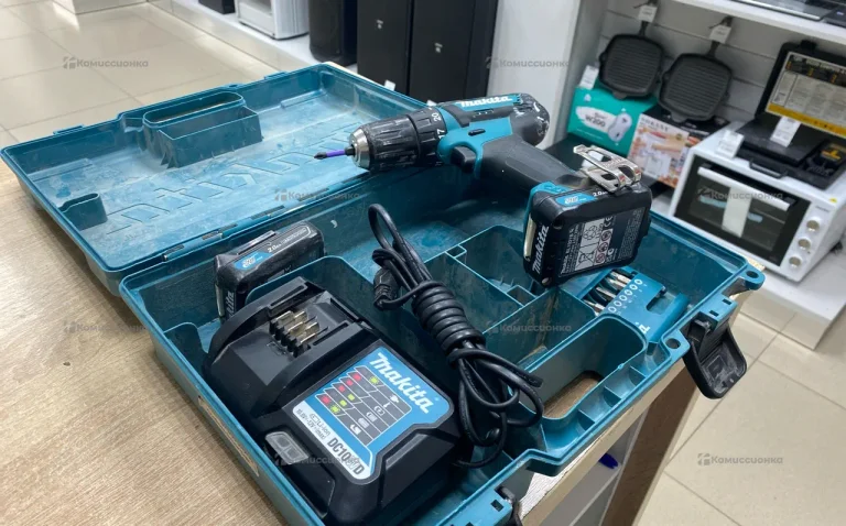 Дрель-Шуруповерт Makita DF333D