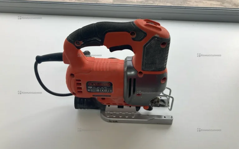 Электролобзик Black Decker BES610