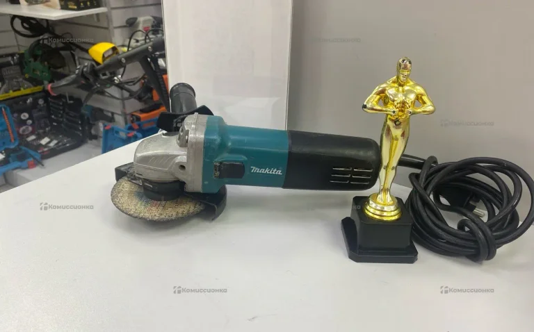 Makita 9555NH