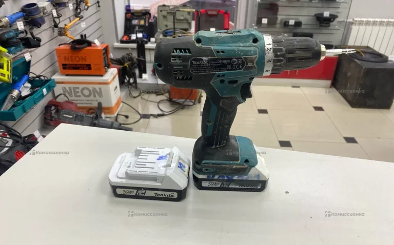 Шуруповерт Makita DF488D