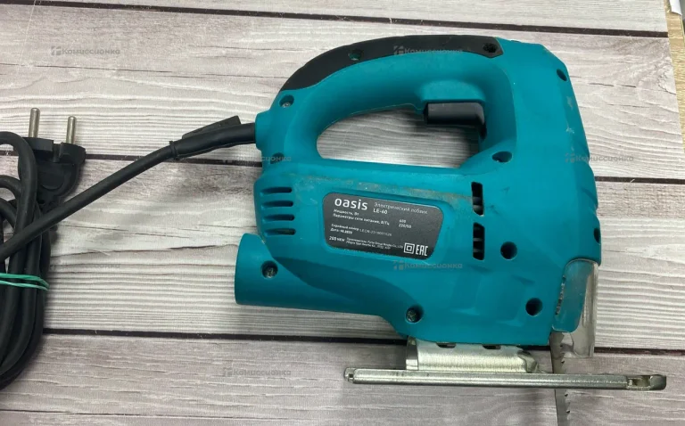 Электролобзик Oasis LE-60