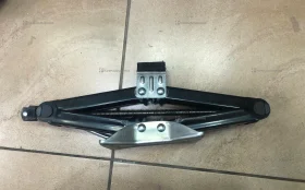 Купить Домкрат 1т б/у , в Самара Цена:450рублей