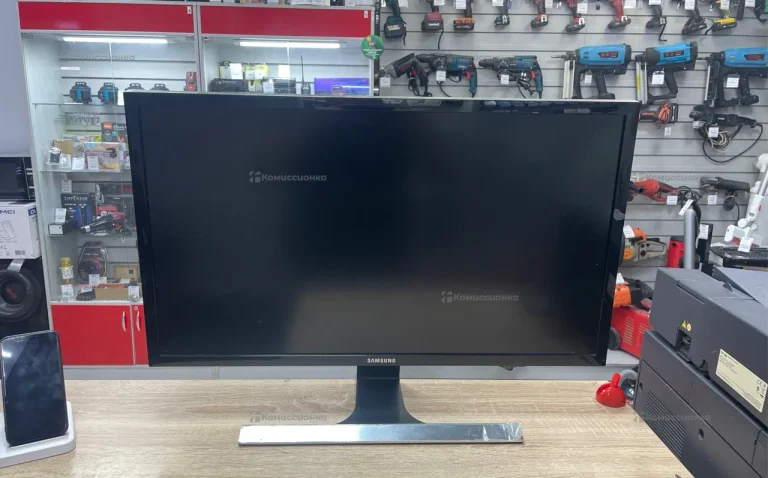 Монитор Samsung U28E590D