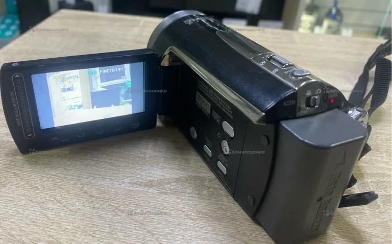 Видеокамера  JVC Everio GZ-MG730