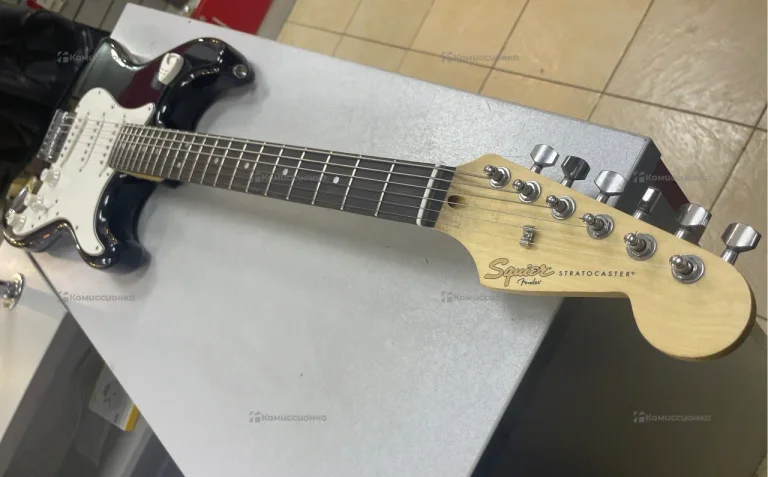 Электрогитара Fender Squier Stratocaster