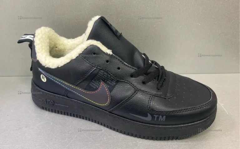 Кроссовки Nike 41р зима