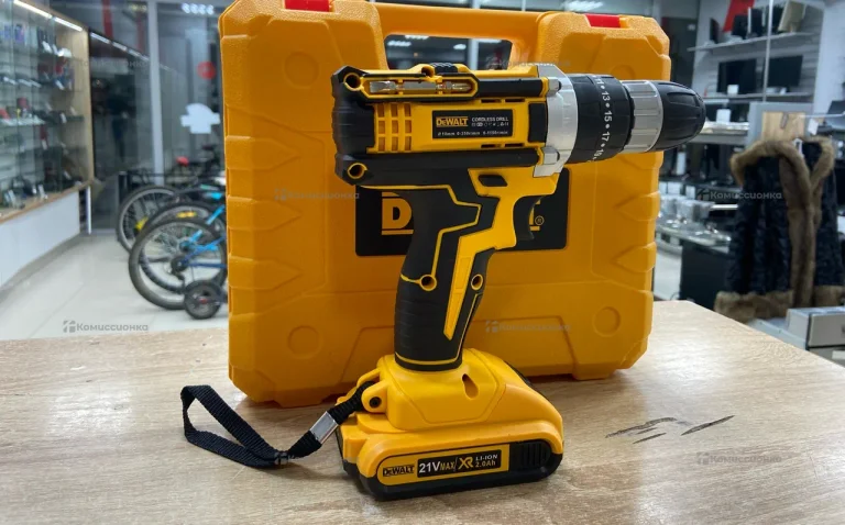 Дрель-шуруповерт Dewalt 21V