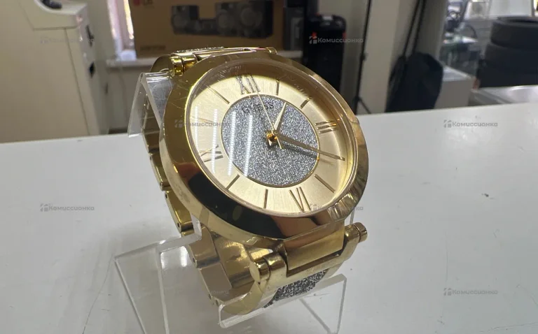 Часы  Guess