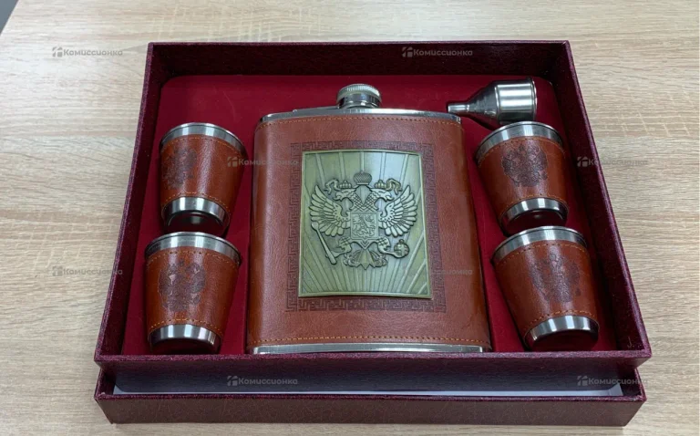 Наборочный набор фляга с рюмками