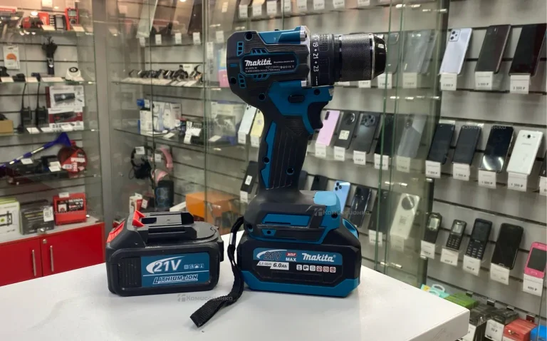 Бесщеточный шуруповерт Makita 21V
