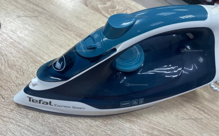 Утюг Tefal AM0-4523
