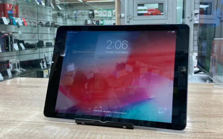 Планшет Apple iPad Air 16Gb Wi-Fi