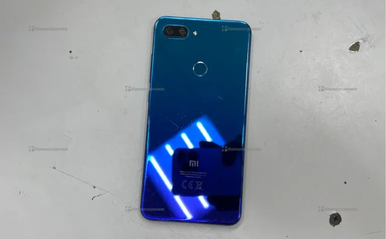 Xiaomi Mi 8 Lite 4/64 ГБ