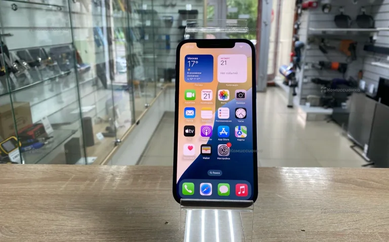 Apple iPhone 12 64 ГБ.