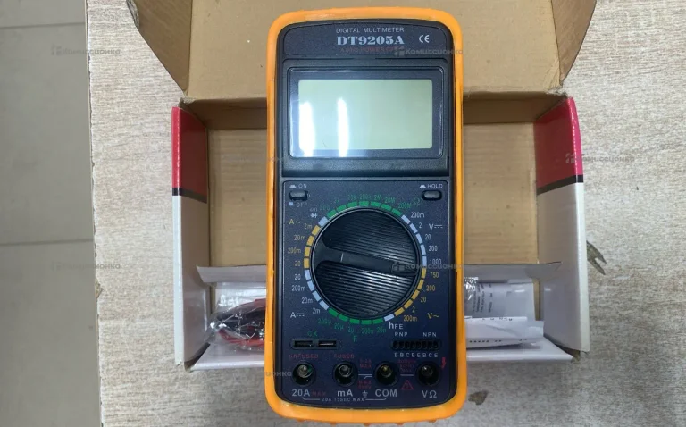 Digital multimeter DT9205A