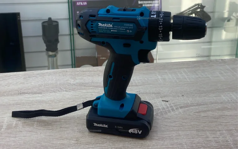 Аккумуляторная дрель-шуруповерт Makita DF330DWE (р