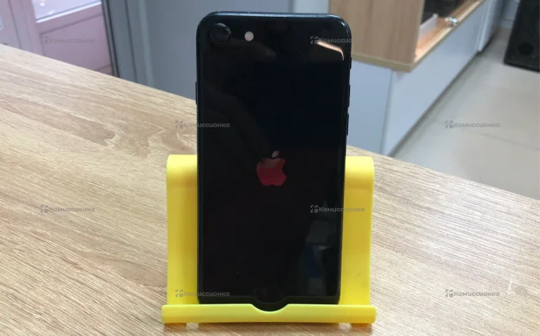Apple iPhone SE (2020) 3/64 ГБ