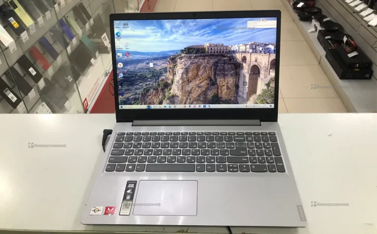 Ноутбук Lenovo 81UT