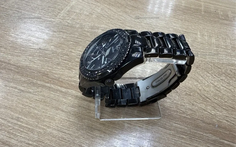 Часы  Guess модные