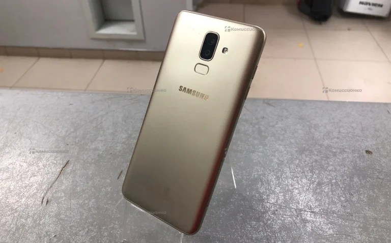Samsung Galaxy J8 3/32 ГБ