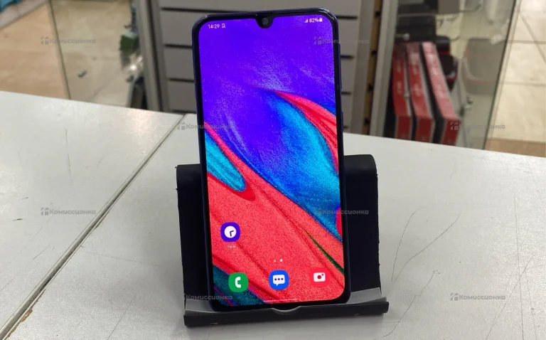 Samsung Galaxy A40 4/64 ГБ