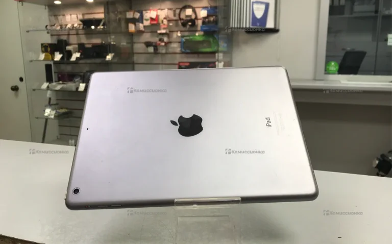 Планшет Apple iPad Air 16Gb Wi-Fi