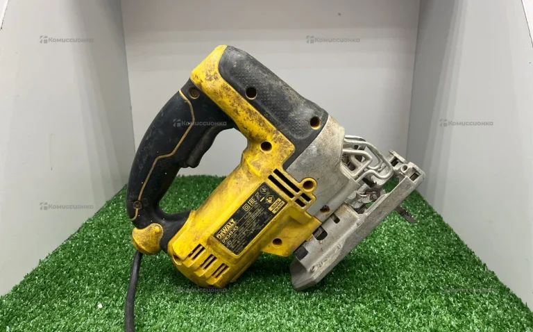 Лобзик DEWALT DW349