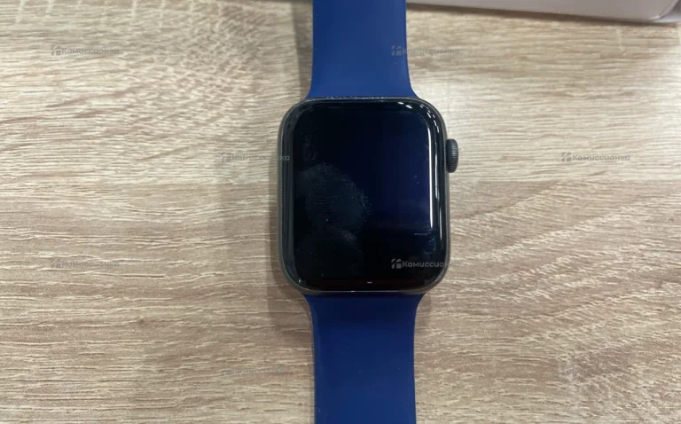 Часы  Apple Watch SE 44mm
