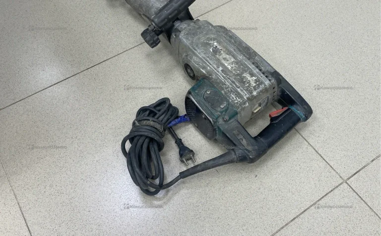 Отбойный молоток makita HM1304B