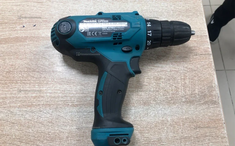 Сетевая дрель-шуруповерт Makita DF0300