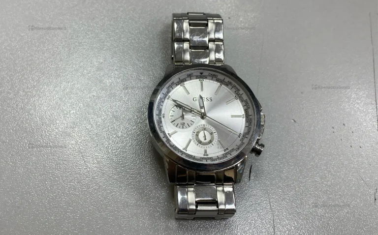 Часы Guess