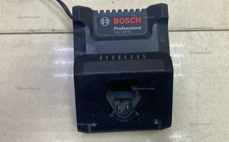 Зарядное устройство для шуруповерта Bosch.