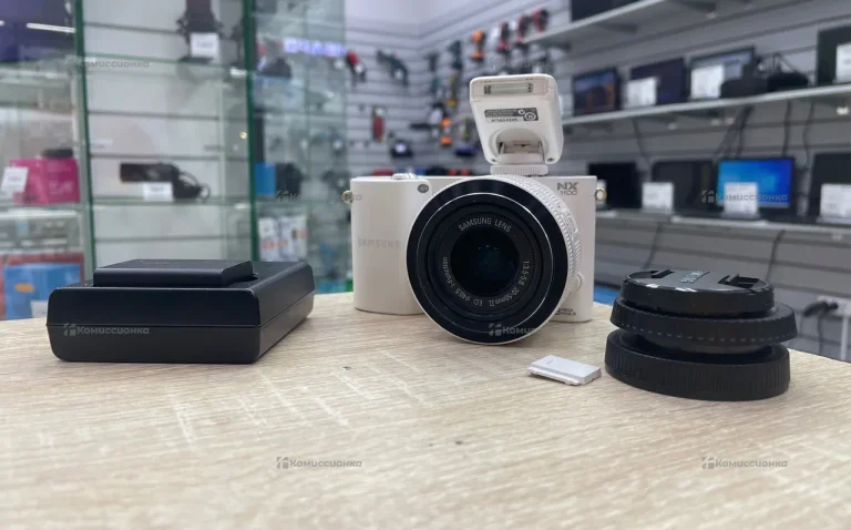 Фотоаппарат  Samsung NX1100