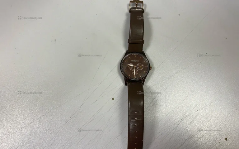 Часы  jacques lemans