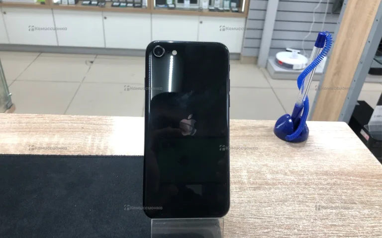 Apple iPhone SE (2022) 4/64 ГБ